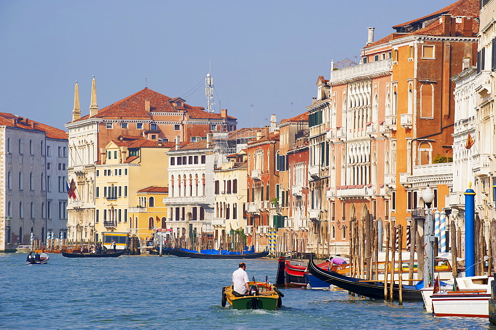 Boat on the Grand Canal, Venice, UNESCO World Heritage Site, Veneto, Italy, Europe