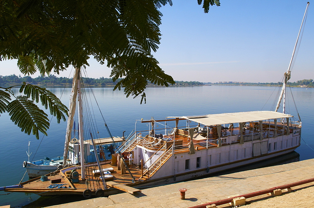 Cruise on the River Nile between Luxor and Aswan with Dahabieh type of boat, the Lazuli, Egypt, North Africa, Africa