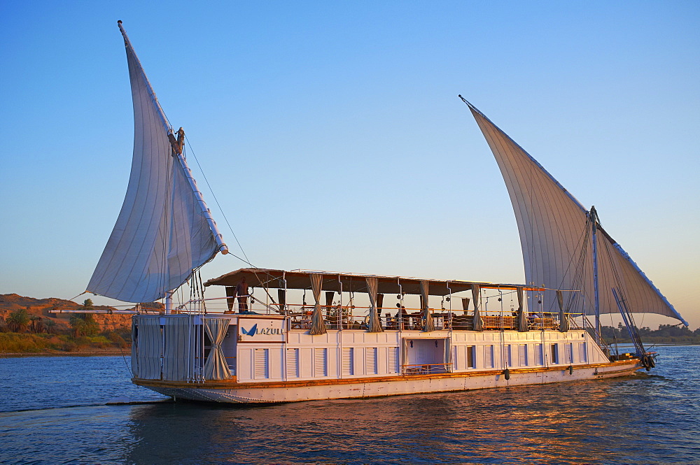 Cruise on the River Nile between Luxor and Aswan with Dahabieh type of boat, the Lazuli, Egypt, North Africa, Africa