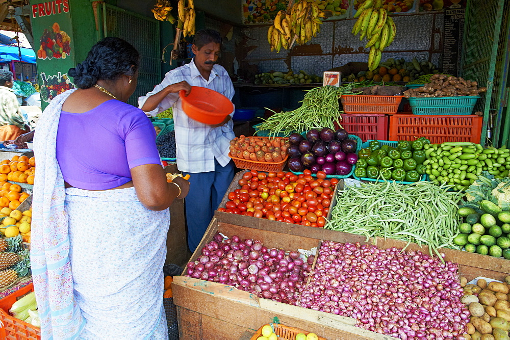 Fruit market, Trivandrum (Thiruvananthapuram), Kerala, India, Asia