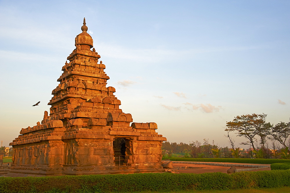 The Shore Temple, Mamallapuram (Mahabalipuram), UNESCO World Heritage Site, Tamil Nadu, India, Asia