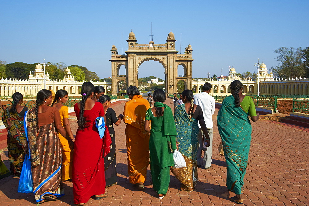 Women in saris, Maharaja's Palace, Mysore, Karnataka, India, Asia