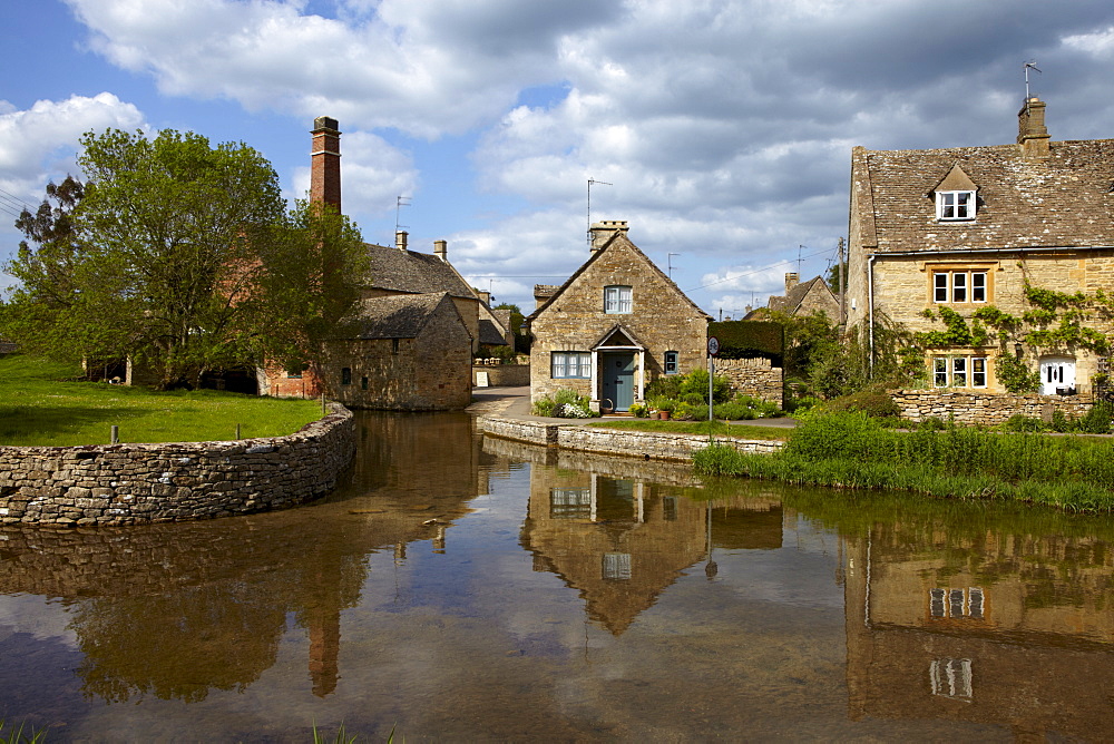 A summer day at the Cotswolld village of Lower Slaughter, Gloucestershire, The Cotswolds, England, United Kingdom, Europe