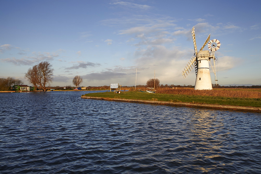 Norfolk Broads scene beside the River Thurne at Thurne, Norfolk, England, United Kingdom, Europe