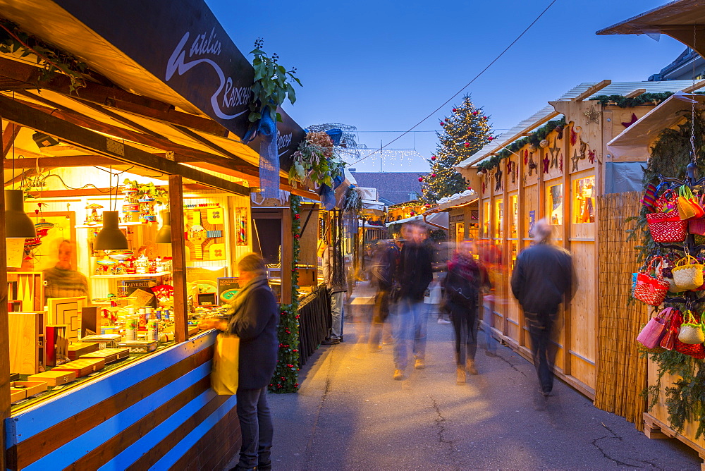 Christmas Market on Waisenhausplatz, Bern, Jungfrau region, Bernese Oberland, Swiss Alps, Switzerland, Europe