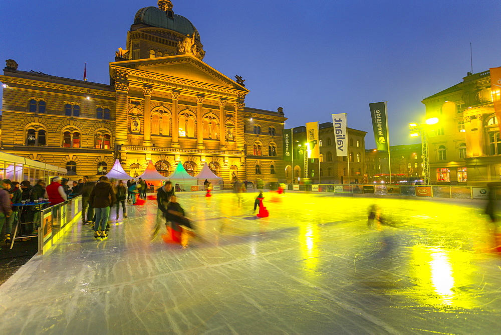 Ice Rink and Bundeshaus, Parliament Building, Bern, Jungfrau region, Bernese Oberland, Swiss Alps, Switzerland, Europe