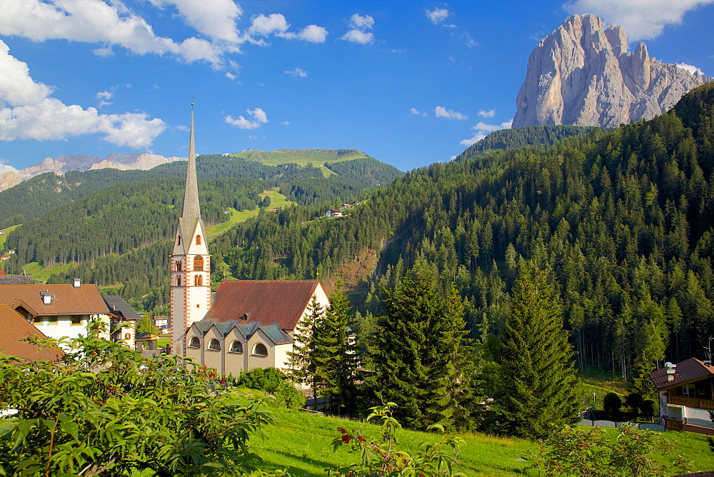 Church in St. Cristina overlooked by Sassolungo Mountain, Gardena Valley, Bolzano Province, Trentino-Alto Adige/South Tyrol, Italian Dolomites, Italy, Europe