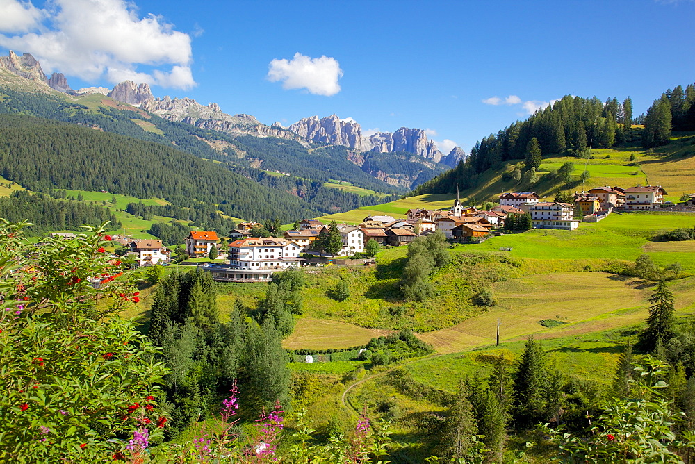 Moena, Fassa Valley, Trento Province, Trentino-Alto Adige/South Tyrol, Italian Dolomites, Italy, Europe