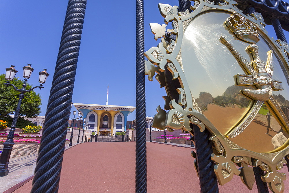 View of Al Alam Palace through main gate, Muscat, Oman, Middle East