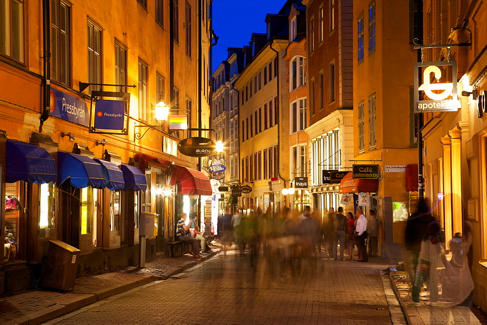 Busy street at dusk, Gamla Stan, Stockholm, Sweden, Scandinavia, Europe