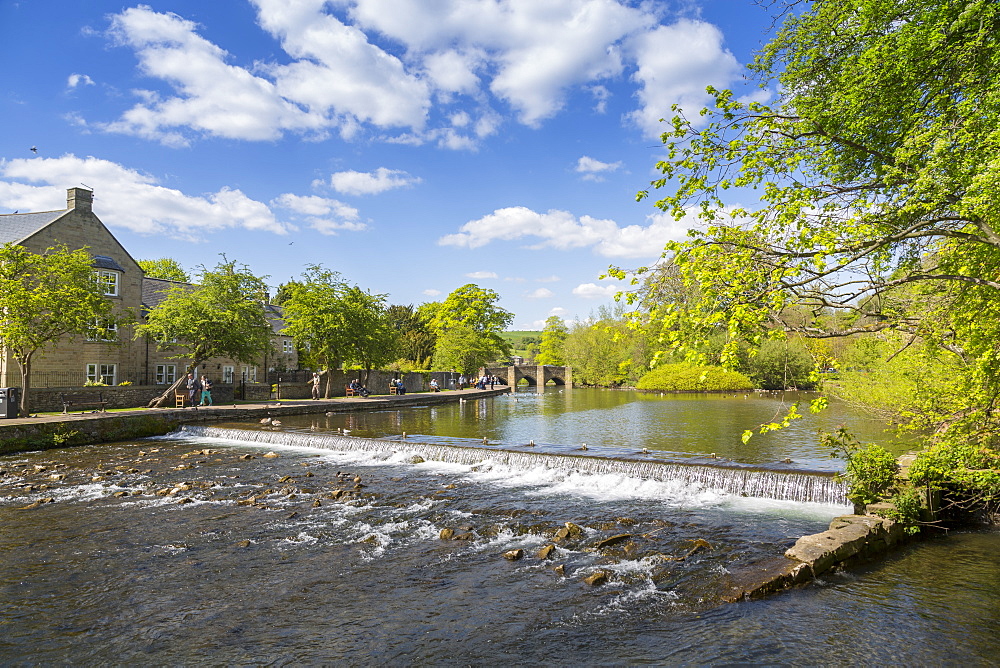 View of River Wye flowing through Bakewell, Derbyshire Dales, Derbyshire, England, United Kingdom, Europe