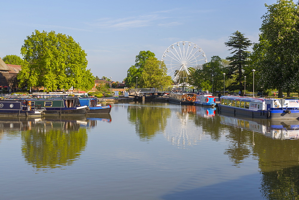 River Avon long boats and ferris wheel, Stratford upon Avon, Warwickshire, England, United Kingdom, Europe