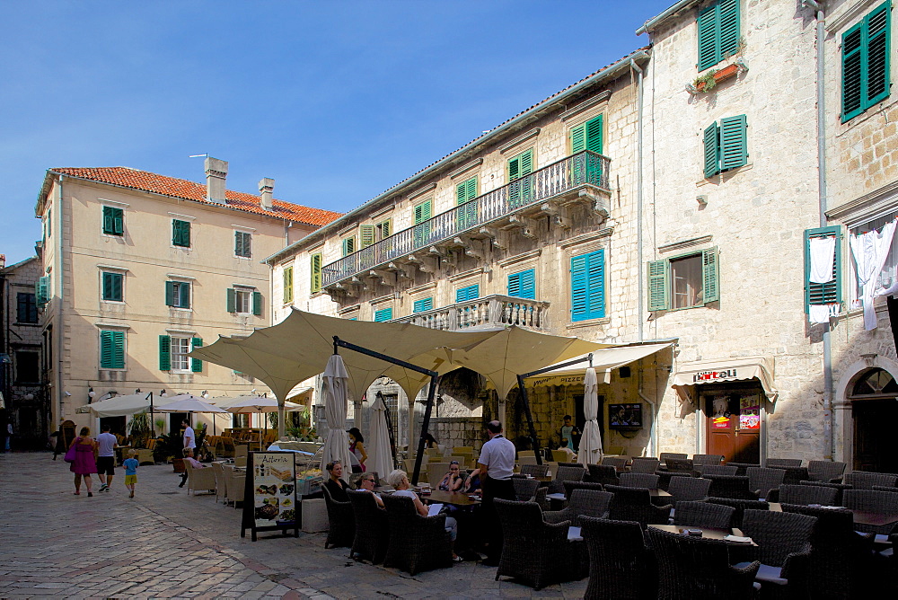 Brasna Square, Old Town, UNESCO World Heritage Site, Kotor, Montenegro, Europe