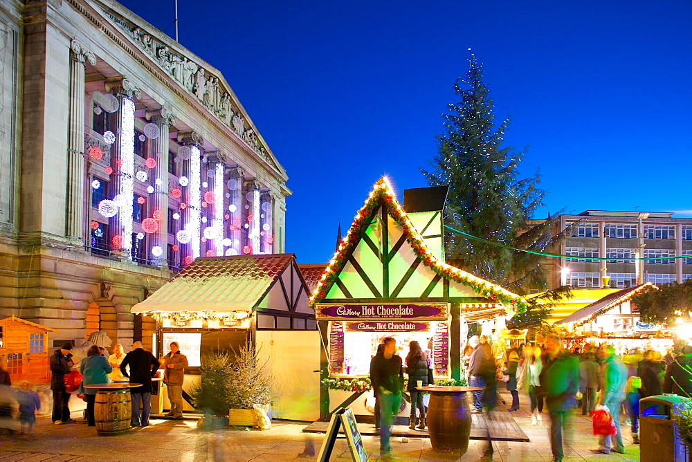 Council House and Christmas Market, Market Square, Nottingham, Nottinghamshire, England, United Kingdom, Europe