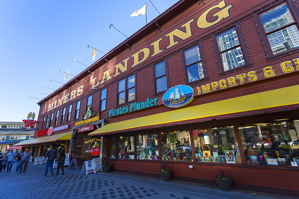 Miners Landing shops on Pier 57 on Alaskan Way, Downtown, Seattle, Washington State, United States of America, North America