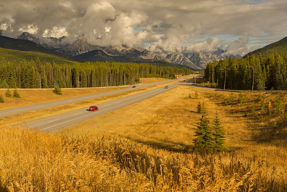 Traffic on Trans Canada Highway 1, Canadian Rockies, Banff National Park, UNESCO World Heritage Site, Alberta, Canada, North America