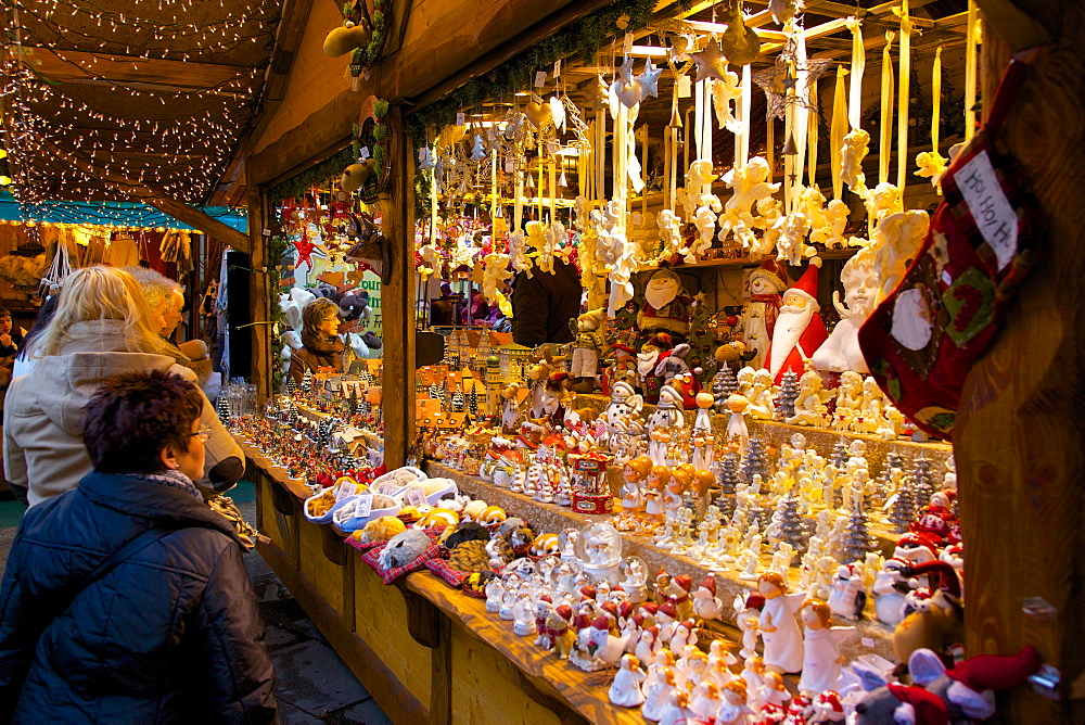 Christmas Market stall, Dortmund, North Rhine-Westphalia, Germany, Europe