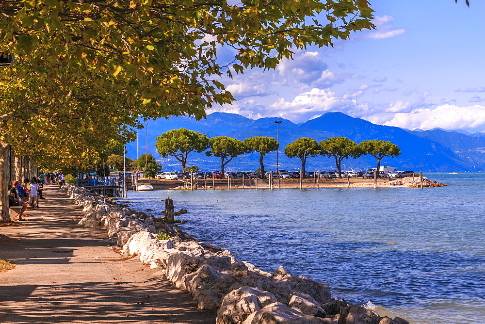 View of lakeside walk and Lake Garda Sirmione del Garda, Lake Garda, Lombardy, Italian Lakes, Italy, Europe