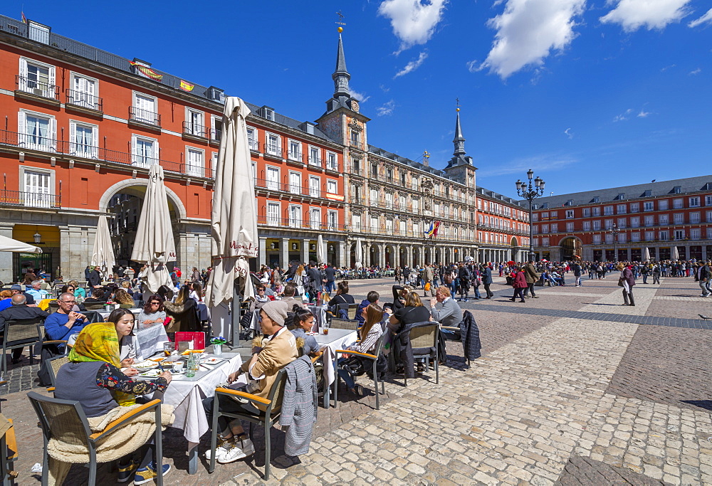 View of Al Fresco restaurants and architecture in Calle Mayor, Madrid, Spain, Europe