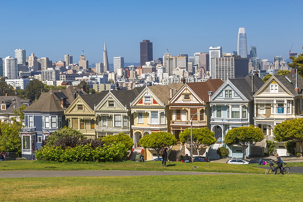 View of Painted Ladies, Victorian wooden houses, Alamo Square, San Francisco, California, United States of America, North America