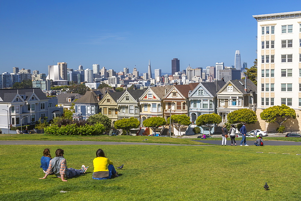 View of Painted Ladies, Victorian wooden houses, Alamo Square, San Francisco, California, United States of America, North America