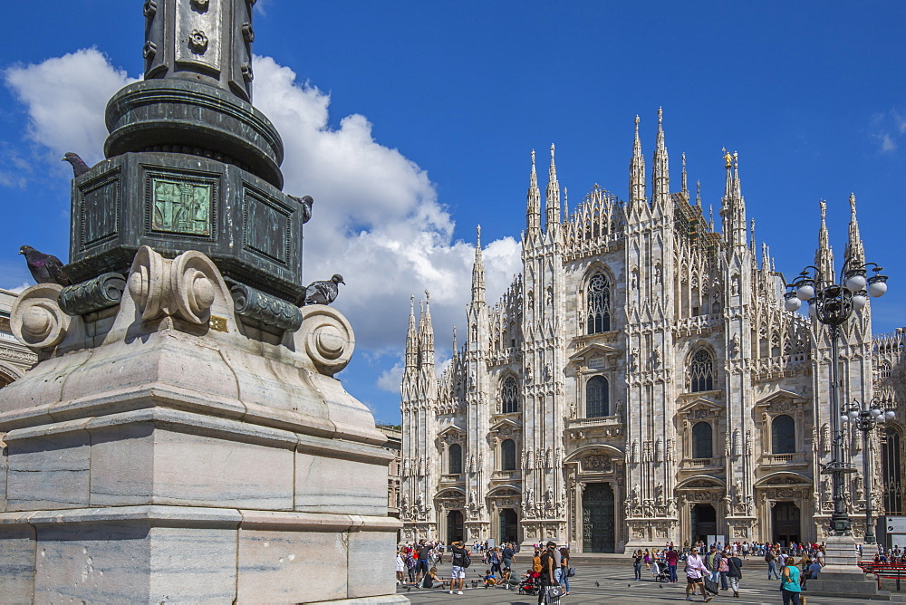 View of the Duomo di Milano in Piazza Del Duomo, Milan, Lombardy, Italy, Europe