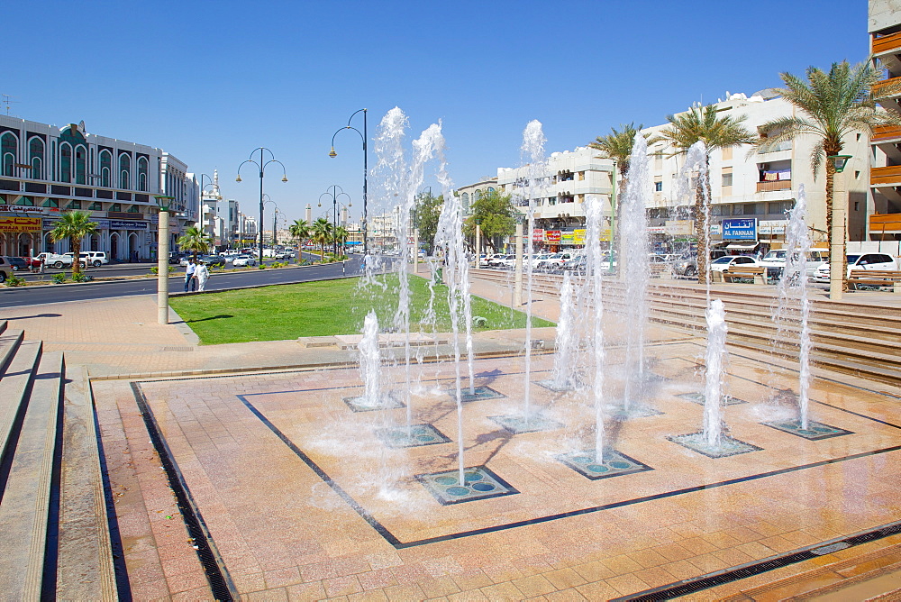 View down Zayed Bin Sultan Street, Al Ain, Abu Dhabi, United Arab Emirates, Middle East 