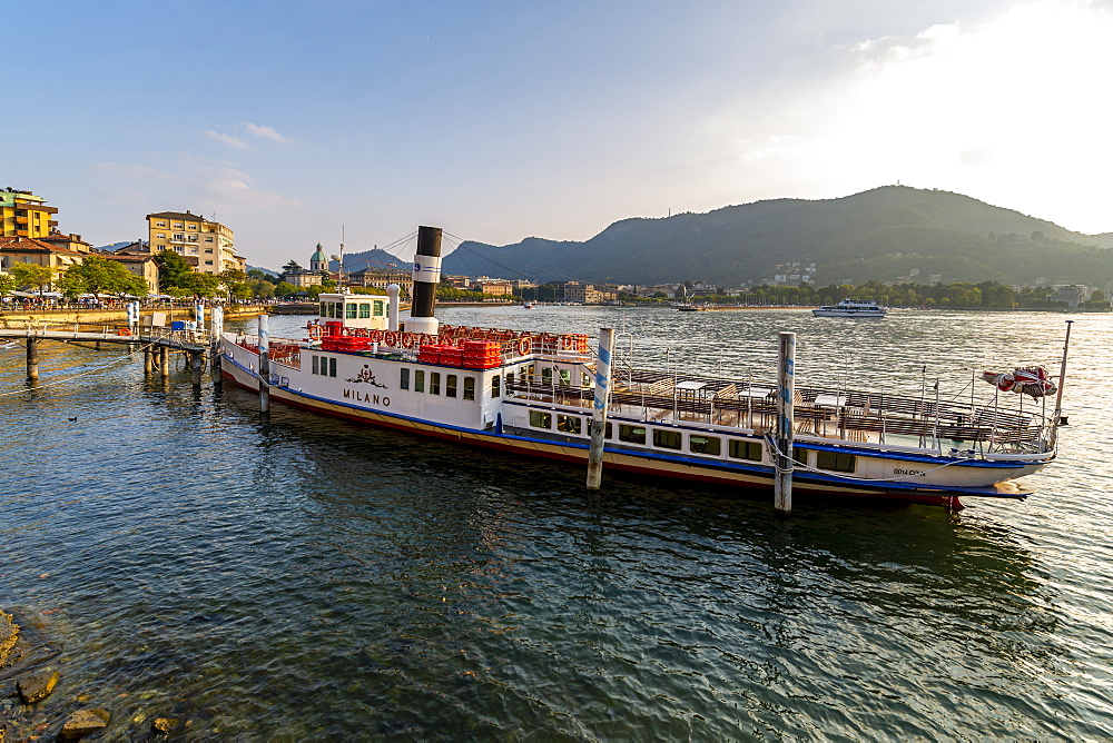 View of tour boat on Lake Como and Duomo visible, Como, Province of Como, Lake Como, Lombardy, Italian Lakes, Italy, Europe