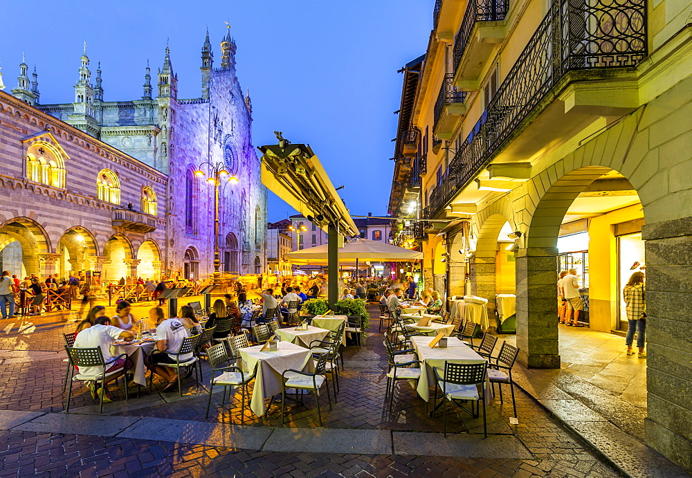 View of Duomo and restaurants in Piazza del Duomo at dusk, Como, Province of Como, Lake Como, Lombardy, Italy, Europe