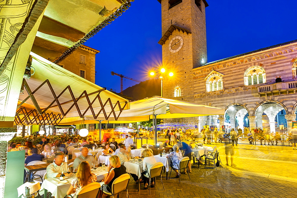 View of Duomo in Piazza del Duomo at dusk, Como, Province of Como, Lake Como, Lombardy, Italy, Europe