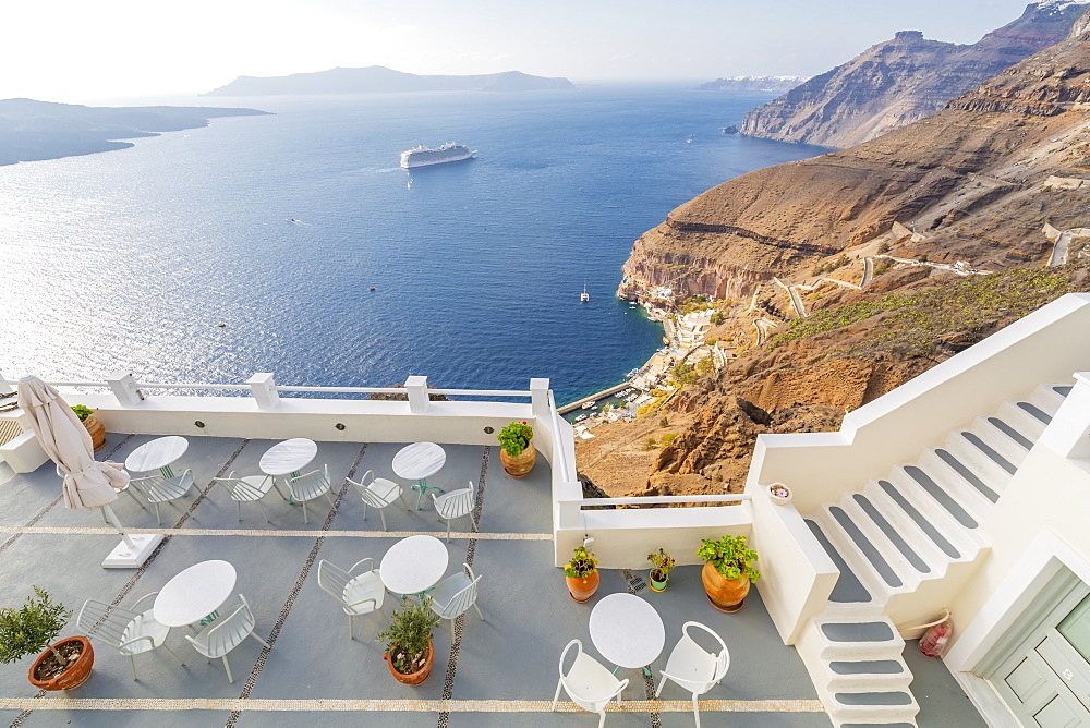 View of Fira white washed houses, harbour and cruise ship, Firostefani, Santorini (Thira), Cyclades Islands, Greek Islands, Greece, Europe