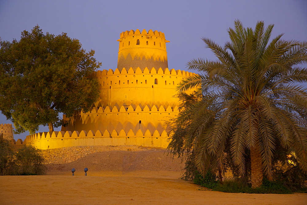 Al Jahili Fort at dusk, Al Jahili Park, Al Ain, Abu Dhabi, United Arab Emirates, Middle East 