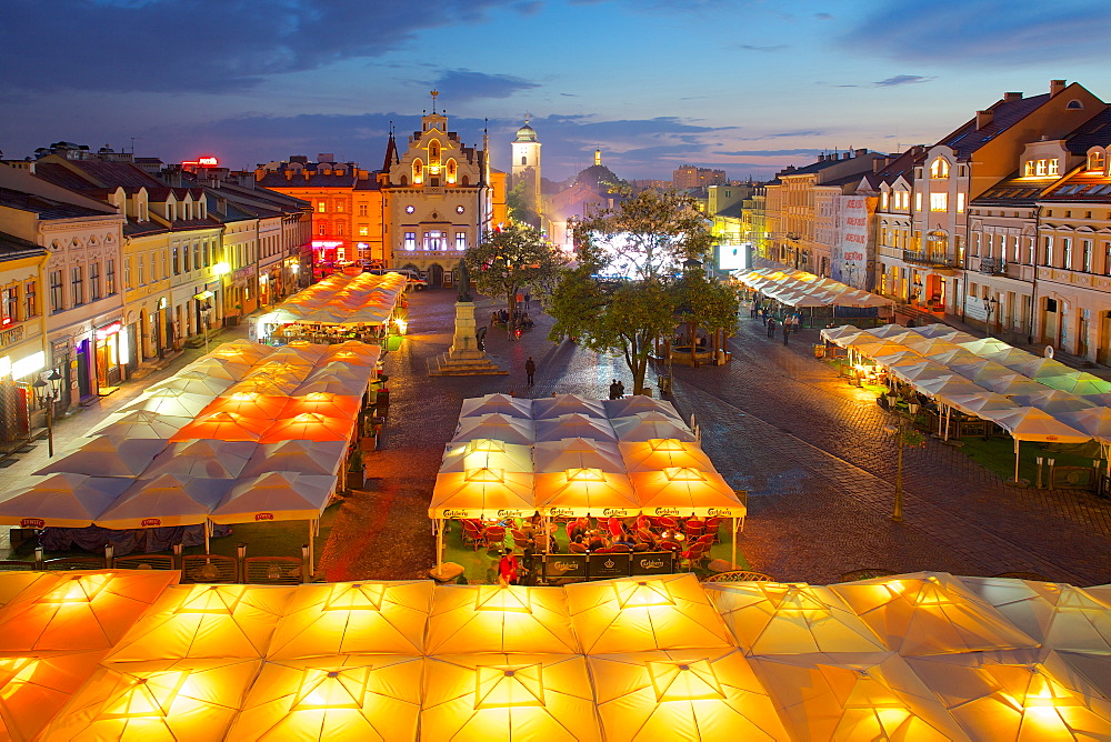 City Hall and Market Square at dusk, Old Town, Rzeszow, Poland, Europe