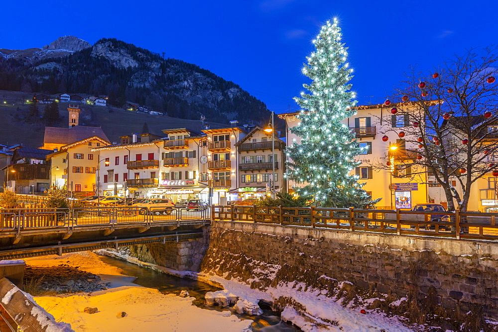 View of Campitello di Fassa at dusk at Christmas, Val di Fassa, Trentino, Italy, Europe