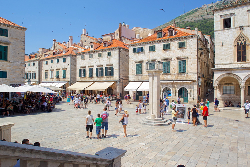 Stradun and Orlando's Column, Dubrovnik, Dalmatia, Croatia, Europe