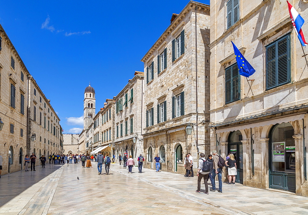 Visitors on Stradun and Franciscan Church and Monastery, Dubrovnik Old Town, UNESCO World Heritage Site, Dubrovnik, Dalmatia, Croatia, Europe