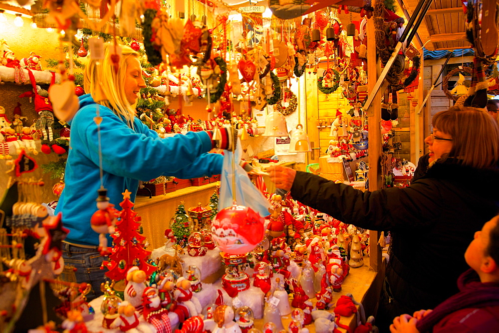 Shopping, Christmas Market, Albert Square, Manchester, England, United Kingdom, Europe