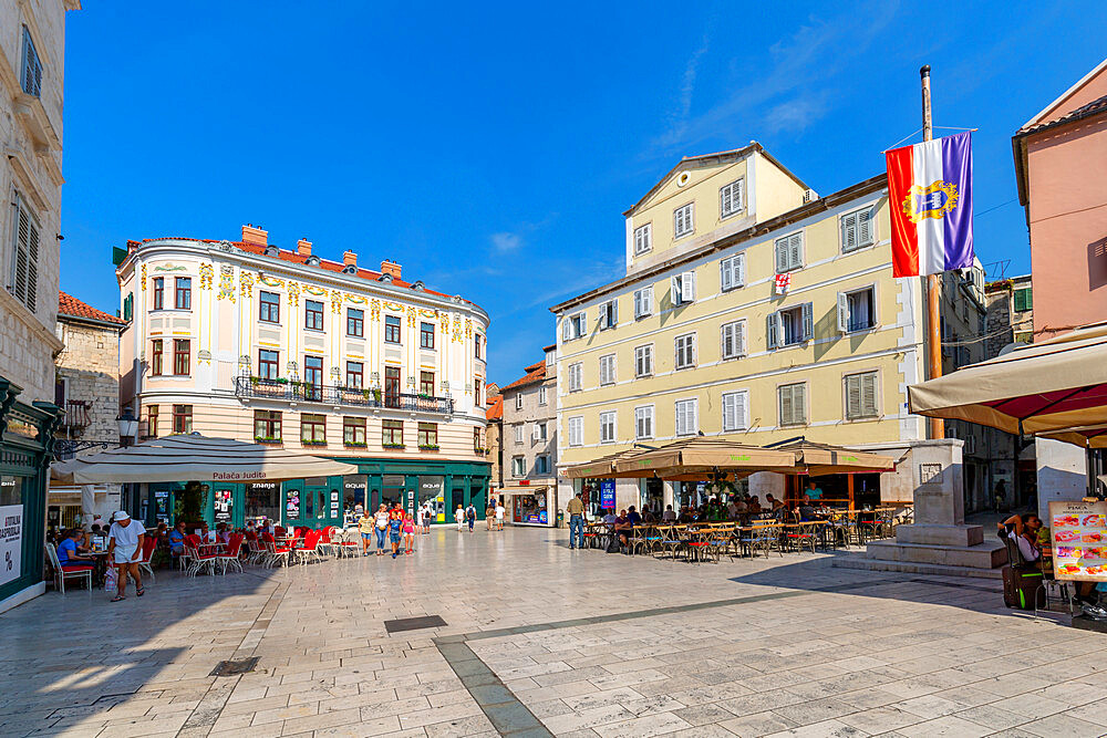 View of bars and cafes in People's Square (Pjaca), Split, Dalmatian Coast, Croatia, Europe