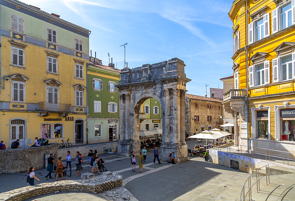 View of the Arch of the Sergii, Pula, Istria County, Croatia, Adriatic, Europe