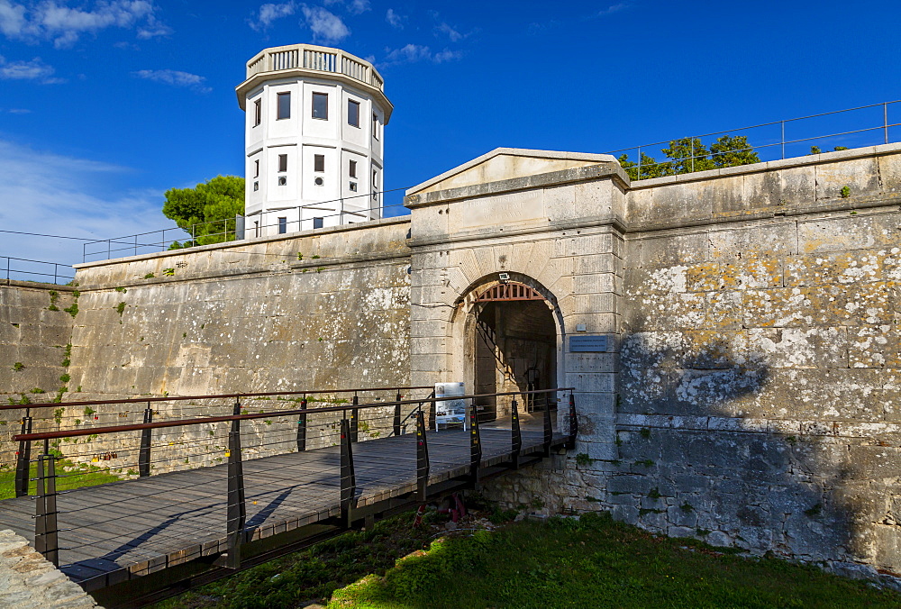 View of the Venetian fortress, Pula, Istria County, Croatia, Adriatic, Europe