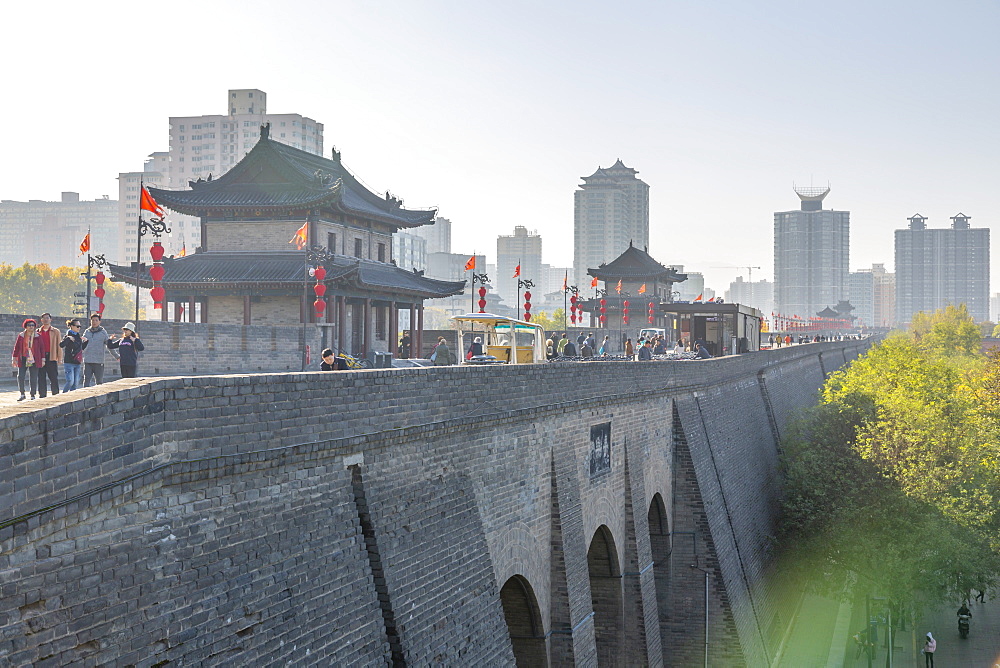 View of the ornate City Wall of Xi'an, Shaanxi Province, People's Republic of China, Asia