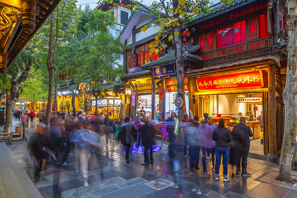 Shoppers in Kuanxiangzi Alley, Chengdu, Sichuan Province, People's Republic of China, Asia