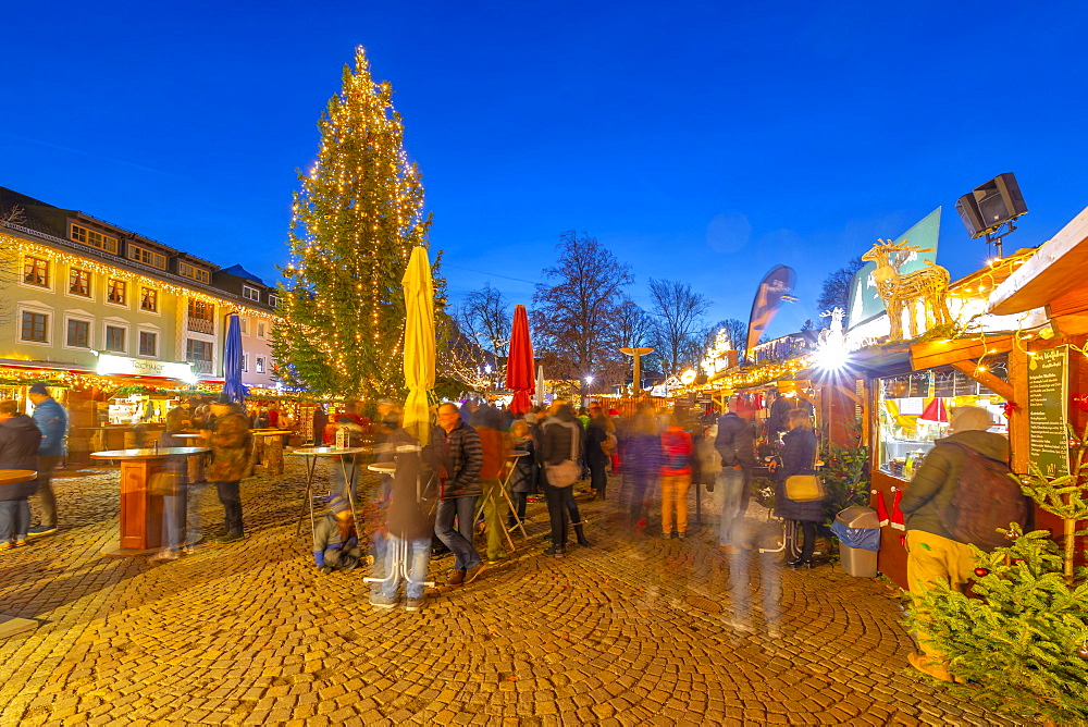 View of Christmas market at dusk, Garmisch-Partenkirchen, Bavaria, Germany, Europe