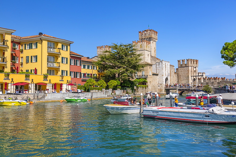 View of boats and Castello di Sirmione on a sunny day, Sirmione, Lake Garda, Brescia, Lombardy, Italian Lakes, Italy, Europe