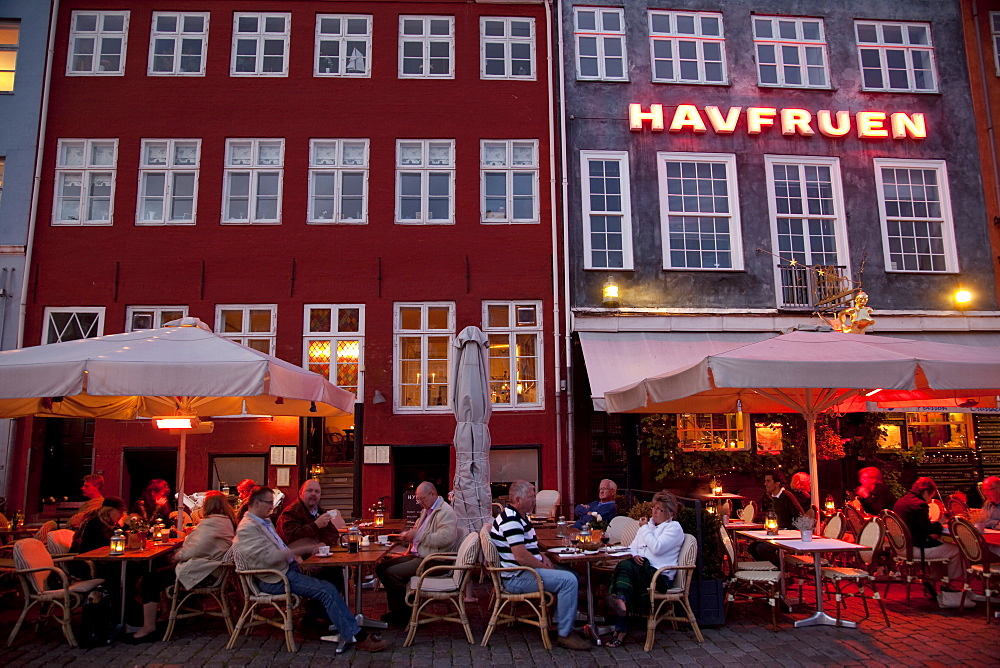 Nyhavn at dusk, Copenhagen, Denmark, Scandinavia, Europe