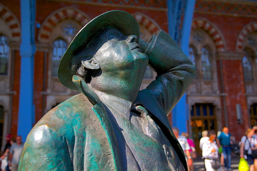 Statue of John Betjeman, St. Pancras International Station, London, England, United Kingdom, Europe