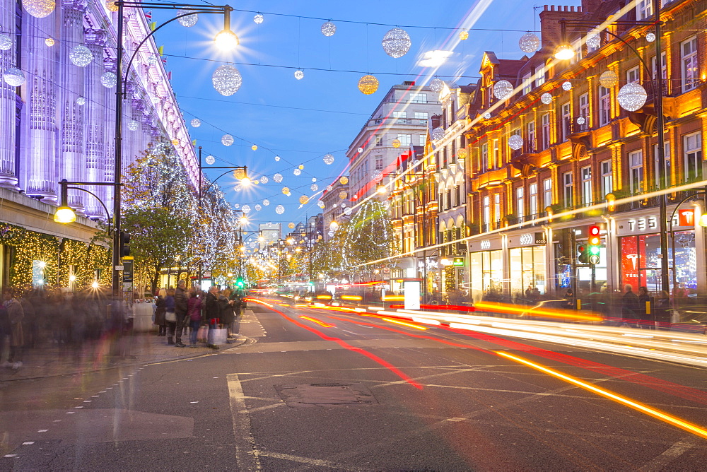 Selfridges on Oxford Street at Christmas, London, England, United Kingdom, Europe