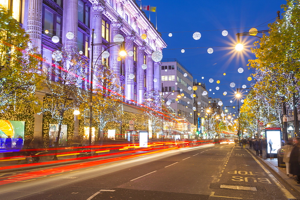 Selfridges on Oxford Street at Christmas, London, England, United Kingdom, Europe