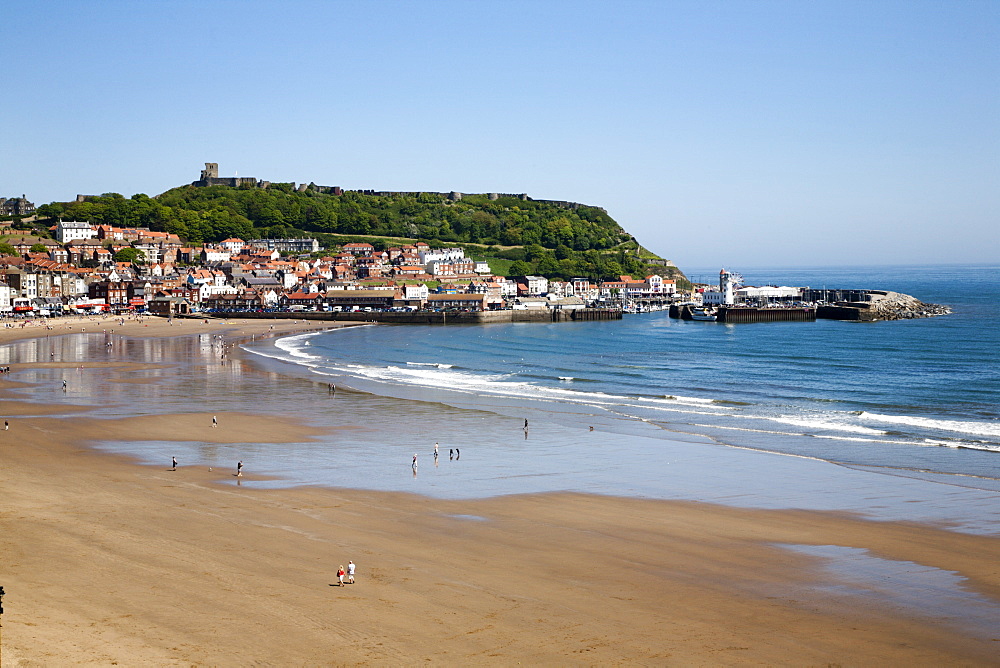 South Sands from the Cliff Top, Scarborough, North Yorkshire, Yorkshire, England, United Kingdom, Europe