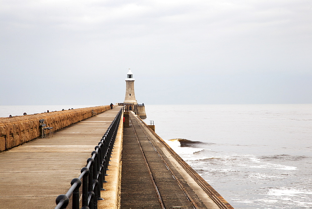 North Pier and Lighthouse, Tynemouth, North Tyneside, Tyne and Wear, England, United Kingdom, Europe